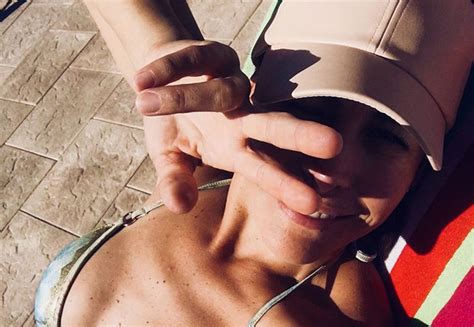 Foto Vanessa Guzmán cautiva a sus fans con sensual mini bikini