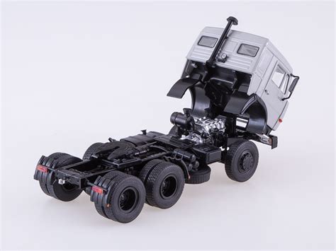 Масштабная модель КАМАЗ-54115 седельный тягач