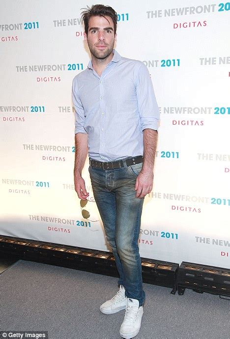 Zachary Quinto Gay Star Trek Star Confirms He Is Homosexual Daily Mail Online