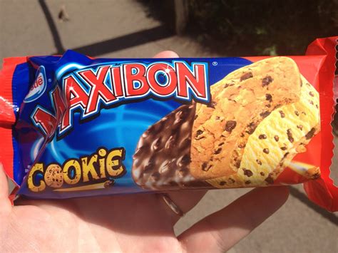 A Review A Day: Today's Review: Maxibon Cookie
