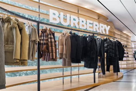 Burberry Neue Personalchefin Kommt Von Chanel