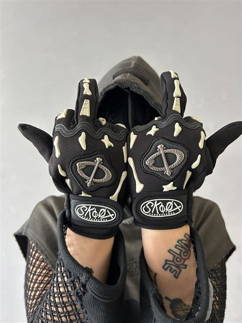 Death Grips Gloves – SKOOT