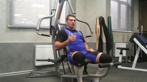 Жим сидя в грудном тренажёре: техника выполнения - YouTube
