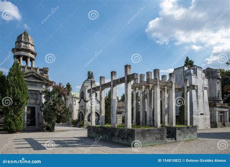 Las Tumbas En El Cementerio Monumental De Mil N Italia Fotograf A