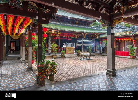 Singapore Chinatown Courtyard In Thian Hock Keng Temple The Oldest