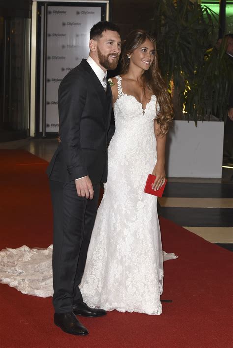 Lionel Messi Wife - Lionel Messi and New Wife Antonella Roccuzzo - Red