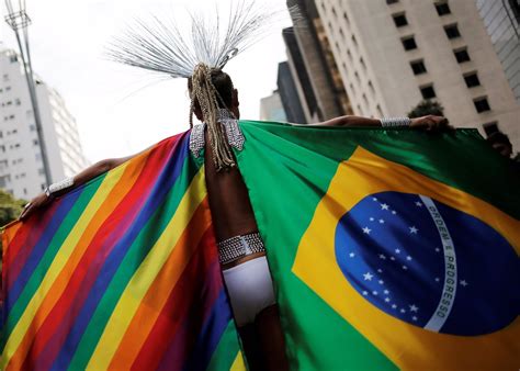 En Im Genes El Arco Ris Inunda Sao Paulo En La Marcha Del Orgullo Gay