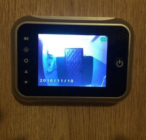 Видеоглазок для входной двери с датчиком движения и записью