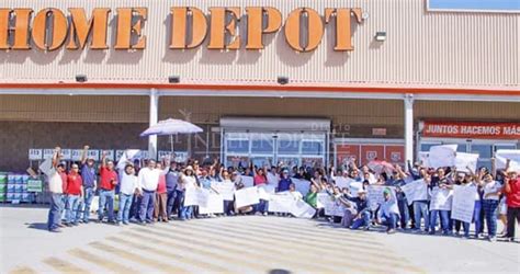 Se Manifiestan En Csl Trabajadores De The Home Depot Diario El