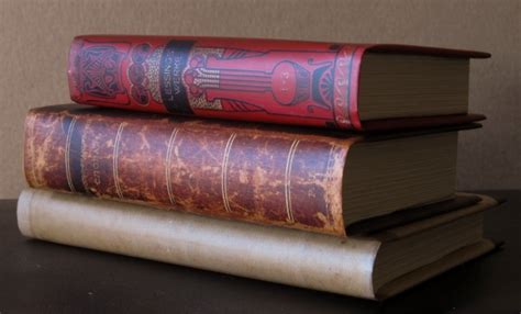Муляжи книг и предметы интерьера