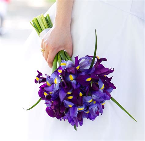 Ideas To Choose Iris Wedding Bouquet For Your Wedding In Iris