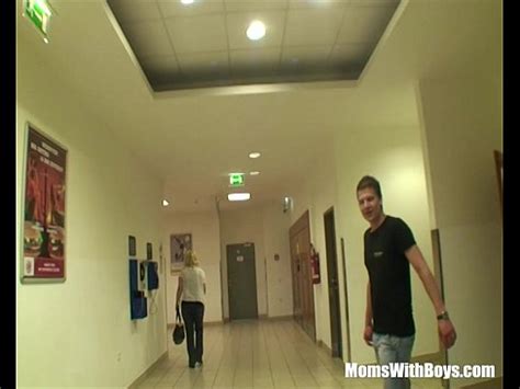 Blonde reife in einem öffentlichen Einkaufszentrum Toilette gefickt XVIDEOS