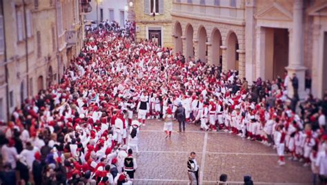 Offida Ricorda Il Suo Storico Carnevale Con Un Video Pieno D Amore E