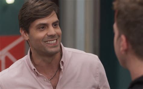 Ap S Pantanal Cara E Coragem Ter Sua Primeira Cena De Beijo Gay