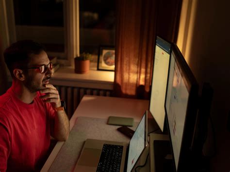 A millennial making $368,000 secretly working 3 remote jobs says he has