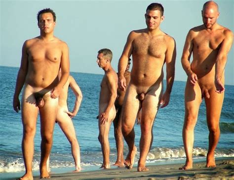 GAY MANS PLEASURE NAKED ON THE BEACH