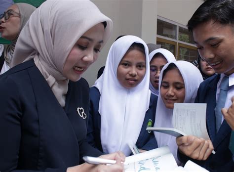 Roadshow Gerakan Literasi Jabar Bergerak Zillenial Menjadi Remaja