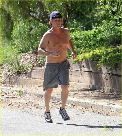 Sean Penn: Shirtless Jogging In Malibu - Hottest Actors Photo (20769019 ...