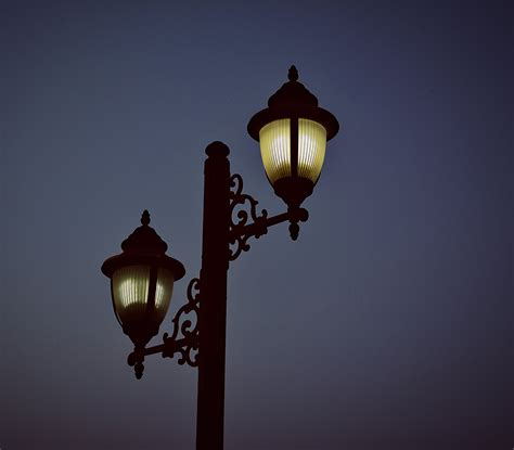 Streetlights by night · Free Stock Photo