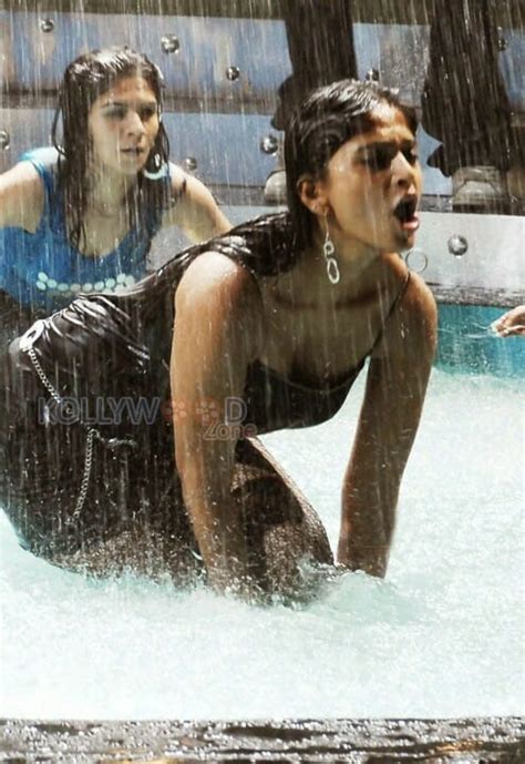 Anushka Shetty Hot Rain Photos 01 20661 Kollywood Zone