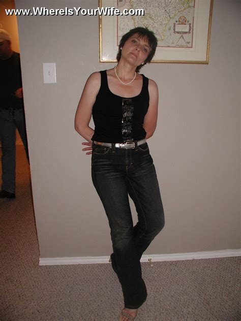 Mature Nude Russian Mom Exposing Her Body A XXX Dessert Picture 1