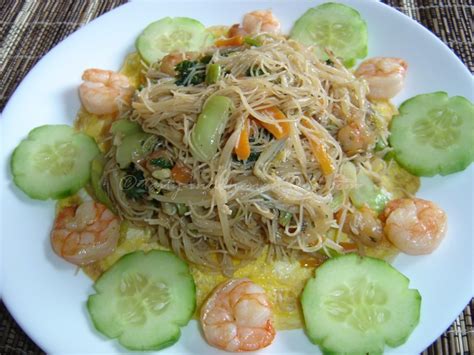 tasty indonesian food bihun goreng