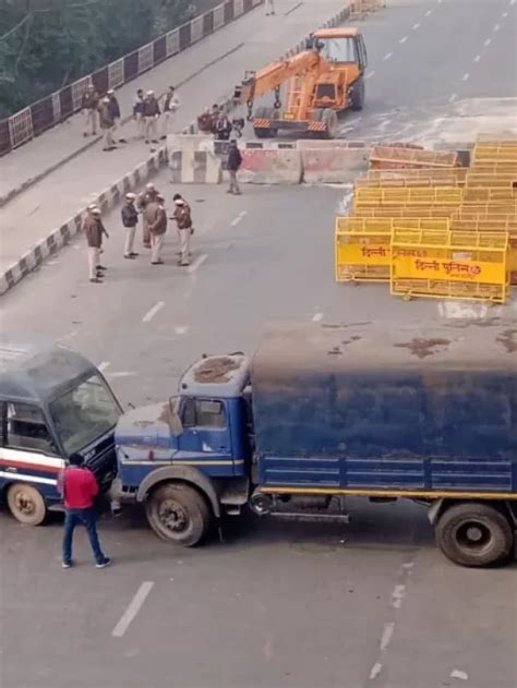 Farmers Protest किसान आंदोलन के बीच एक्शन में पुलिस पूरी दिल्ली में