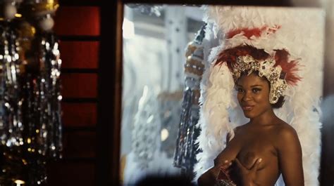 Naked Carolina Bezerra In Trinta