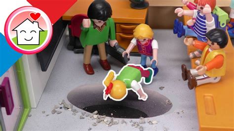 Playmobil en francais Un trou dans le sol farce à l école La