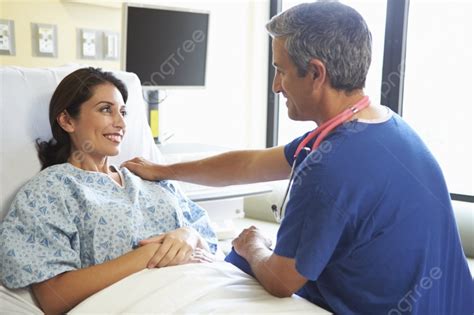 Fondo Enfermero Hablando Con Una Paciente En La Habitación Del Hospital