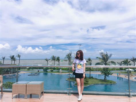 Cô giáo trẻ và bức hình hot nhất trong ngày khai giảng ở Hà Nội Tinmoi