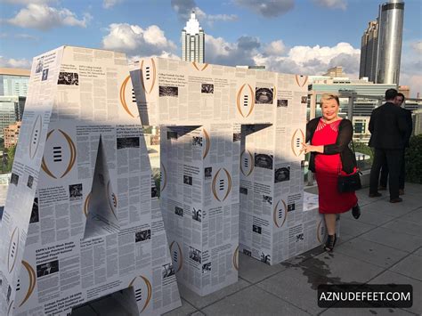 HOLLY ROWE Feet - AZNudeFeet