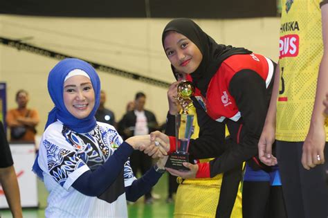 Turnamen Voli Piala Gubernur Jateng Ditutup Bank Jateng Putra Dan