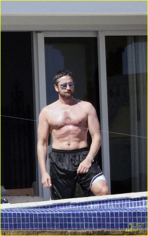 Jennifer Aniston Gerard Butler Cool Off In Cabo Photo Bikini Gerard Butler