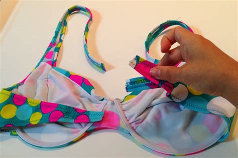 The world that never was Cómo arreglar la braguita de un bikini que nos viene pequeño