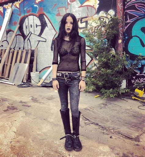 10 Hot Sexy Lorelei Linklater Bikini Pics