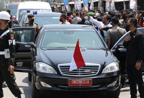 Keliling Brebes Jokowi Dan Ganjar Satu Mobil