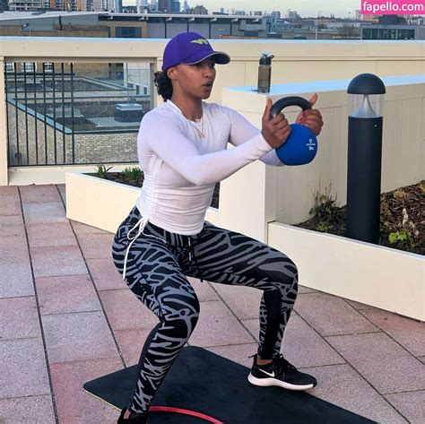 Naomi Schiff Nude Photo