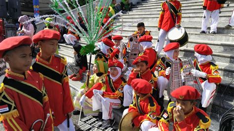 Semarak Festival Drum Band Dan Fashion Road Dalam Rangka Memeriahkan