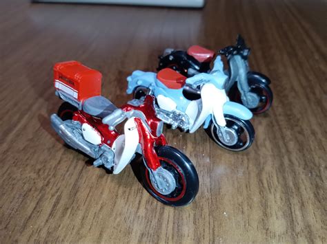 Amazon ホットウィール Hot Wheels ベーシックカー ホンダ スーパーカブ カスタム 才 HNK ミニカーダイキャストカー ホビー