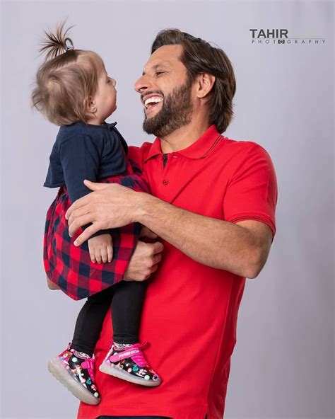 Shahid Afridis Latest Adorable Shoot With Daughters Reviewitpk