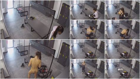 Sporty Milf Caught Nude In Locker Room VoyeurHome