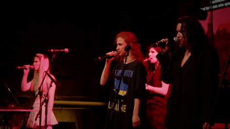 Las Pussy Riot lanzaron un fuerte video contra la invasión rusa a Ucrania Infobae