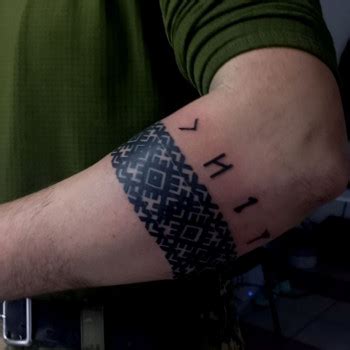 Тату браслет / руны - 4 фото и эскизов [2024]