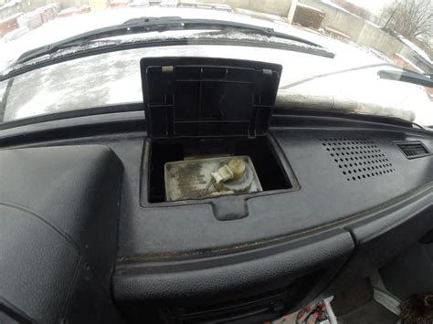 Ответы Mail: где находится тормозной бачок жидкости на фольксваген ...