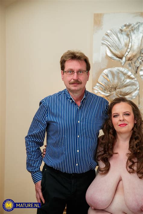 Chubby Amateur XXL Lady Plays With Her Saggy Tits Shows Off Her Great Ass NakedPics