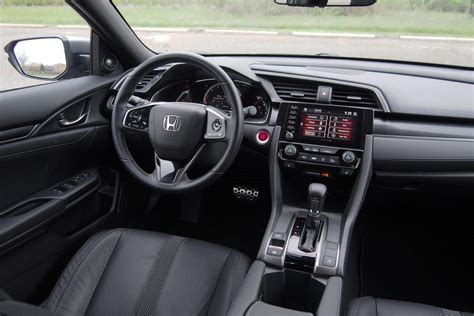 2018 Honda Civic Hatchback Interior Images