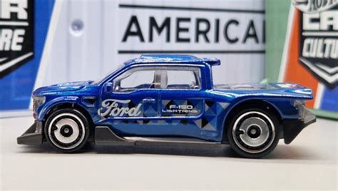 Машинка Базова Hot Wheels Ford F 150 Lightning Custom Hot Trucks 1 64 HKG66 Blue купити в