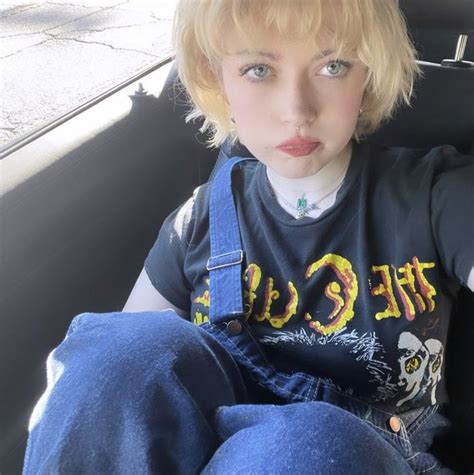 violet grohl ୨୧ Female celebrity crush Celebrity closet Gay girl