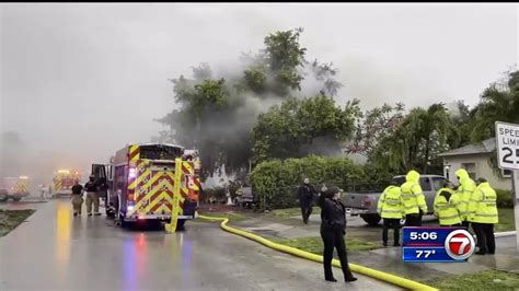 Firefighters Unsure If Lightning Caused Oakland Park House Fire Wsvn 7news Miami News